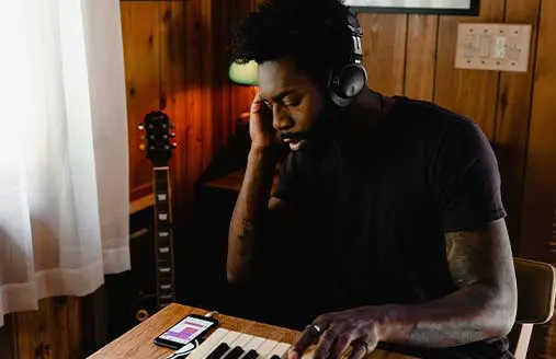 Songwriter recording original music in nashville, tn